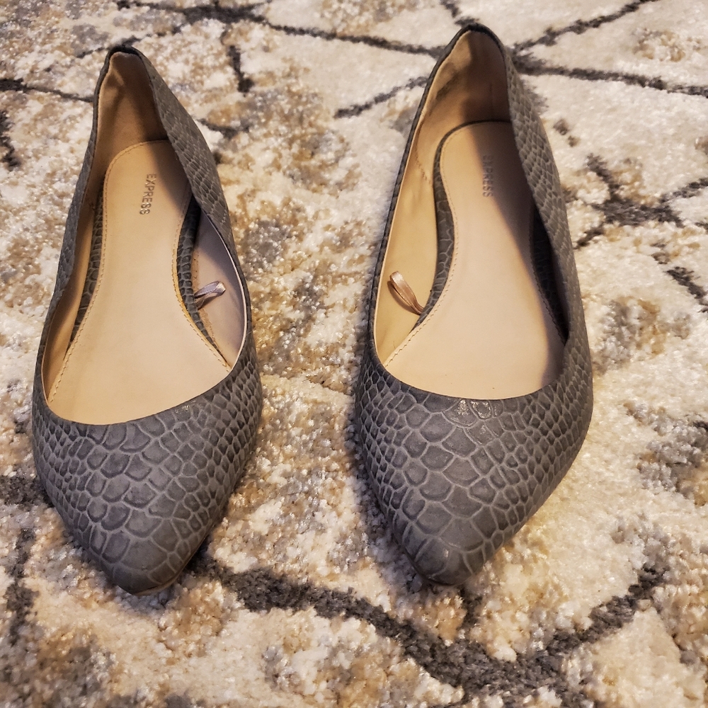 Faux Snake print gray flats